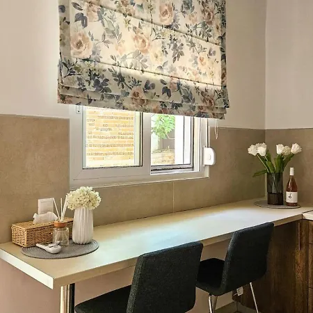 Sunshore Center #3 Daire *